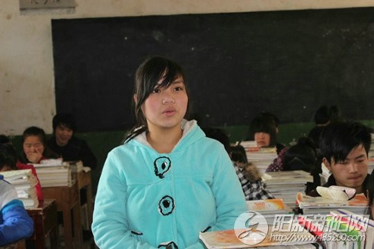 何中文老师班级的学生讲述老师的感人事迹
